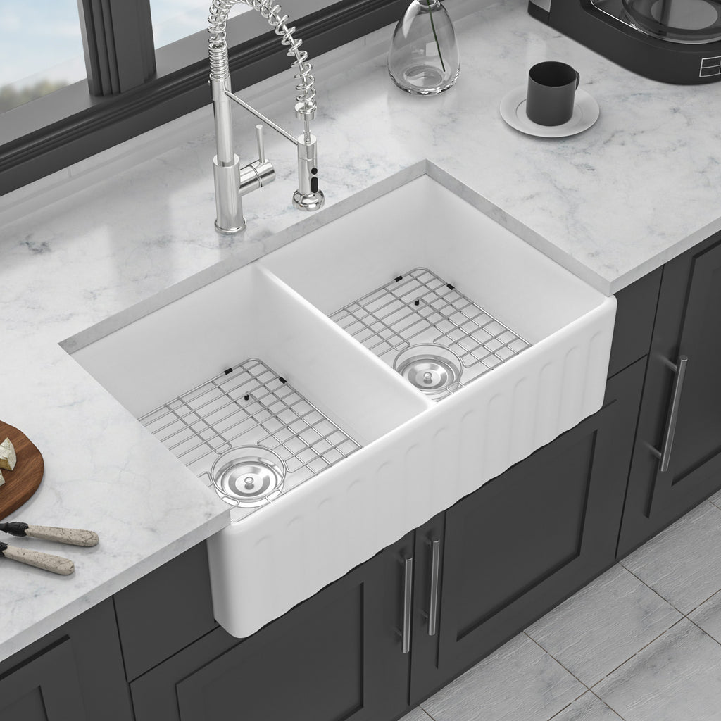 White Farmhouse Sink - 33 x 20 x 10 Inch