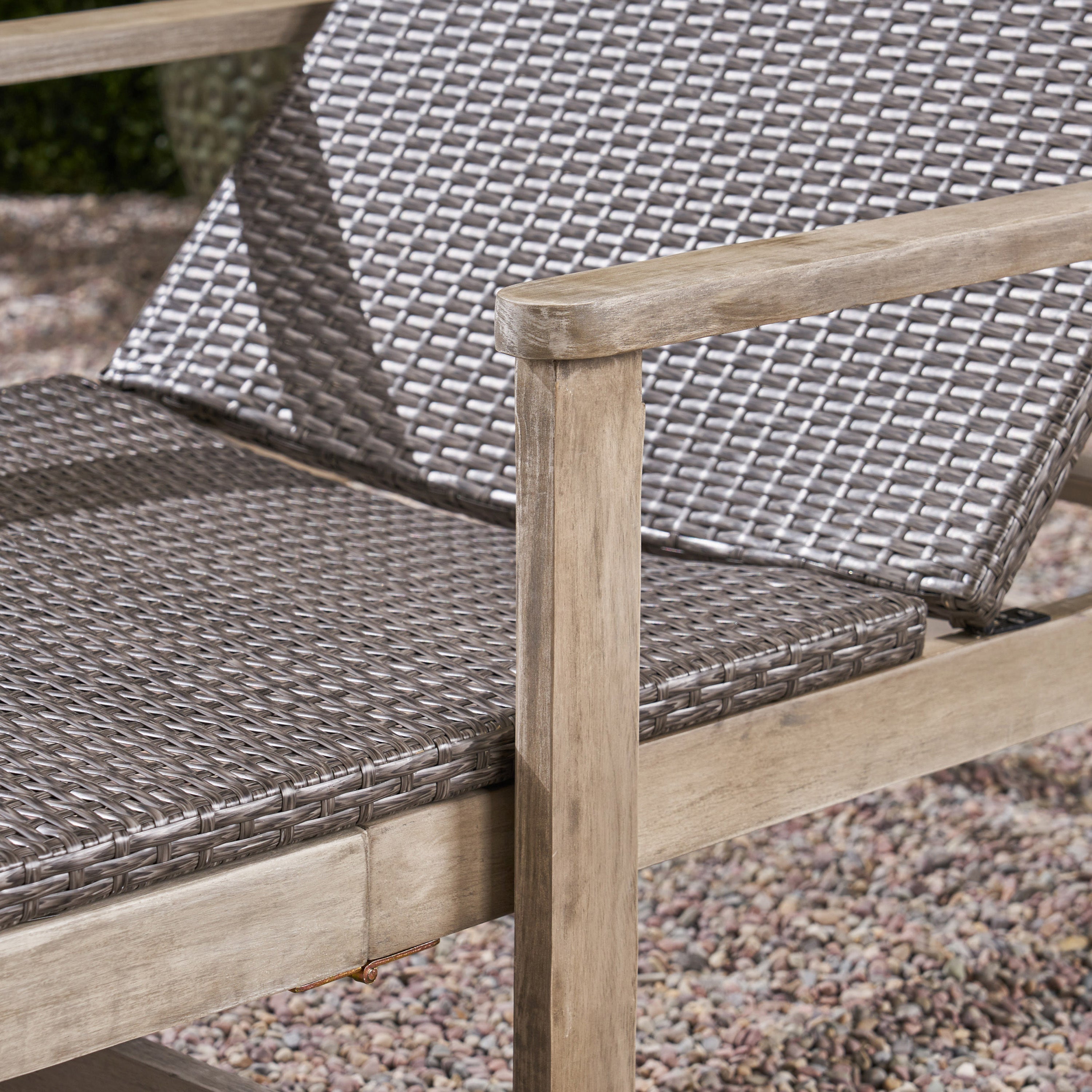 The Solgräns™ Adjustable Acacia Chaise Lounge