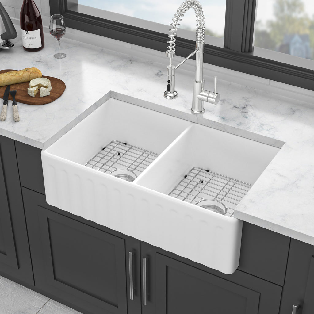 White Farmhouse Sink - 33 x 20 x 10 Inch