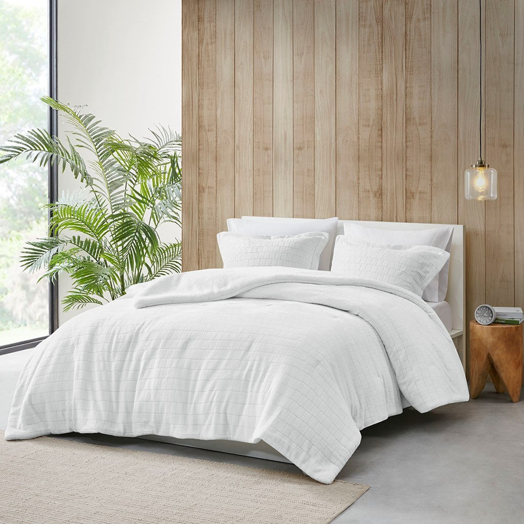 King/Cal King Plush to Sherpa Comforter Set
