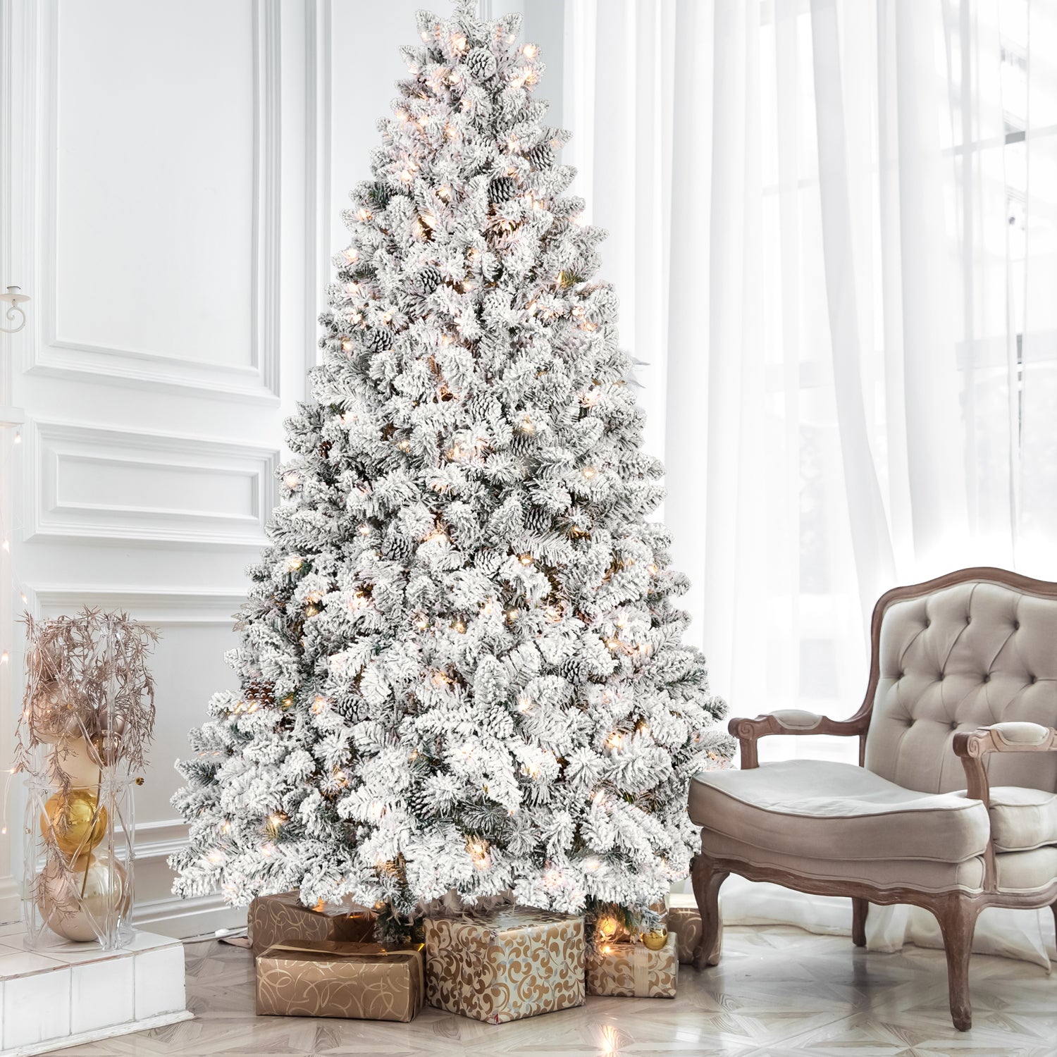 4.5FT Flocked Christmas Tree with 250 UL Lights