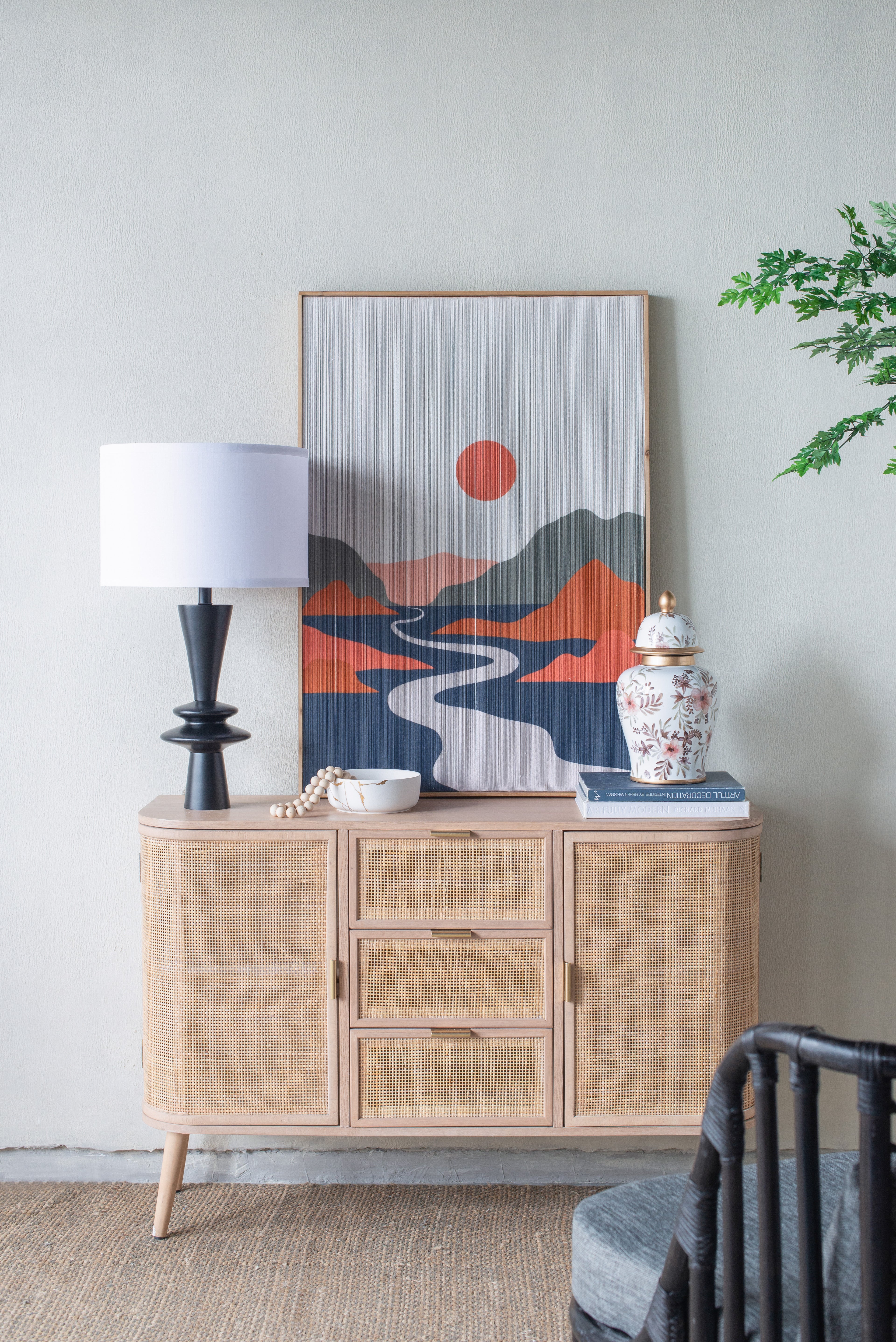 Stylish Black Table Lamp with Aluminum Construction