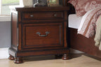 Traditional 3pc Set Queen Size Bed with Nightstands