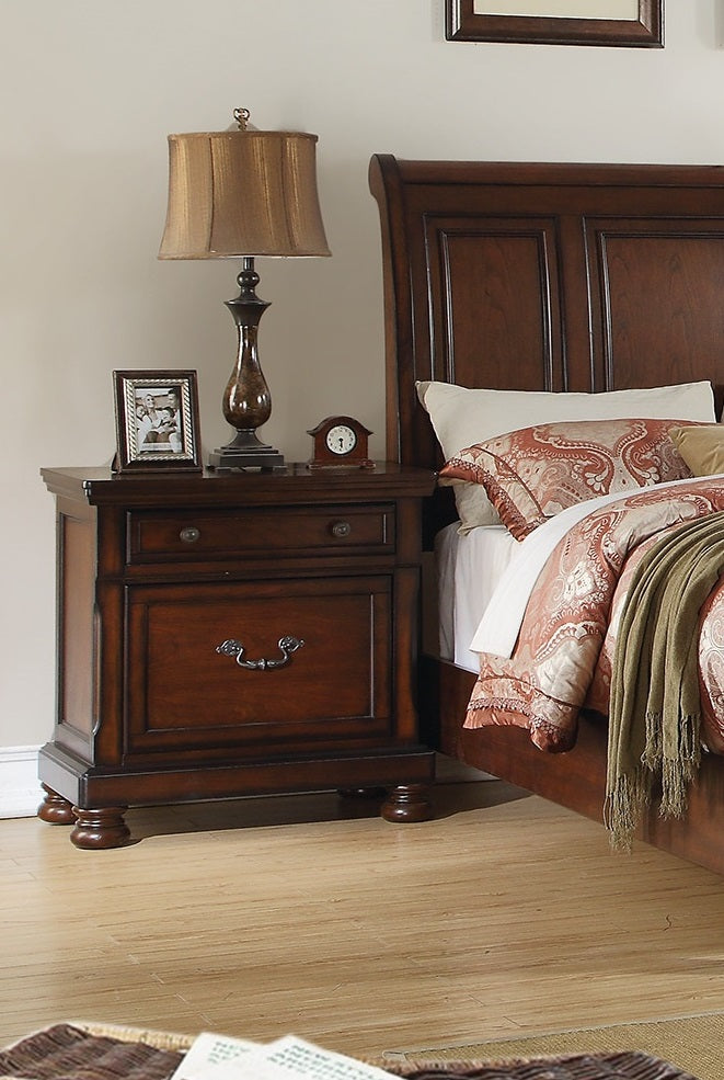 Traditional 3pc Set Est King Size Bed & Nightstands