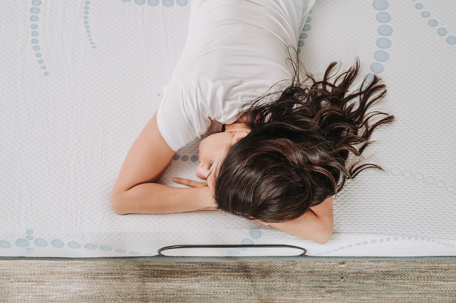 Omne Sleep 8" Memory Foam Mattress Twin XL in White/Light