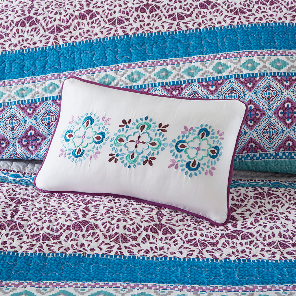 Full/Queen Reversible Quilt Set with Throw Pillows