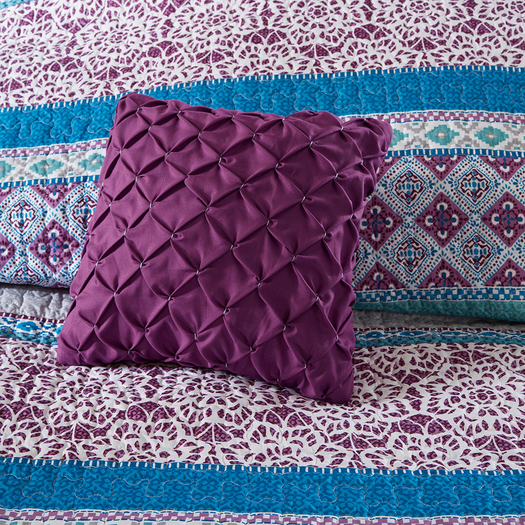 Full/Queen Reversible Quilt Set with Throw Pillows