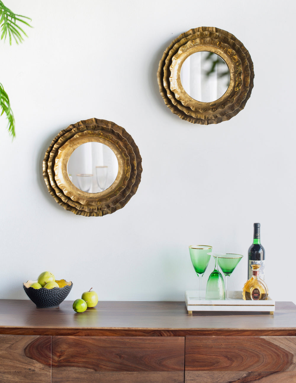16" Round Wall Mirror with Vintage Style