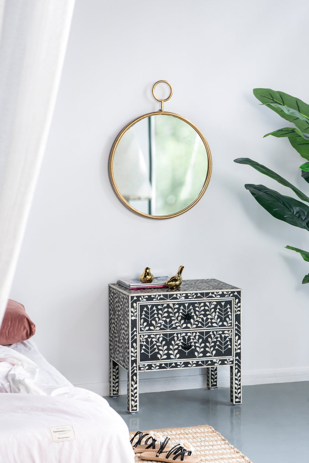 26" x 32" Circle Wall Mirror
