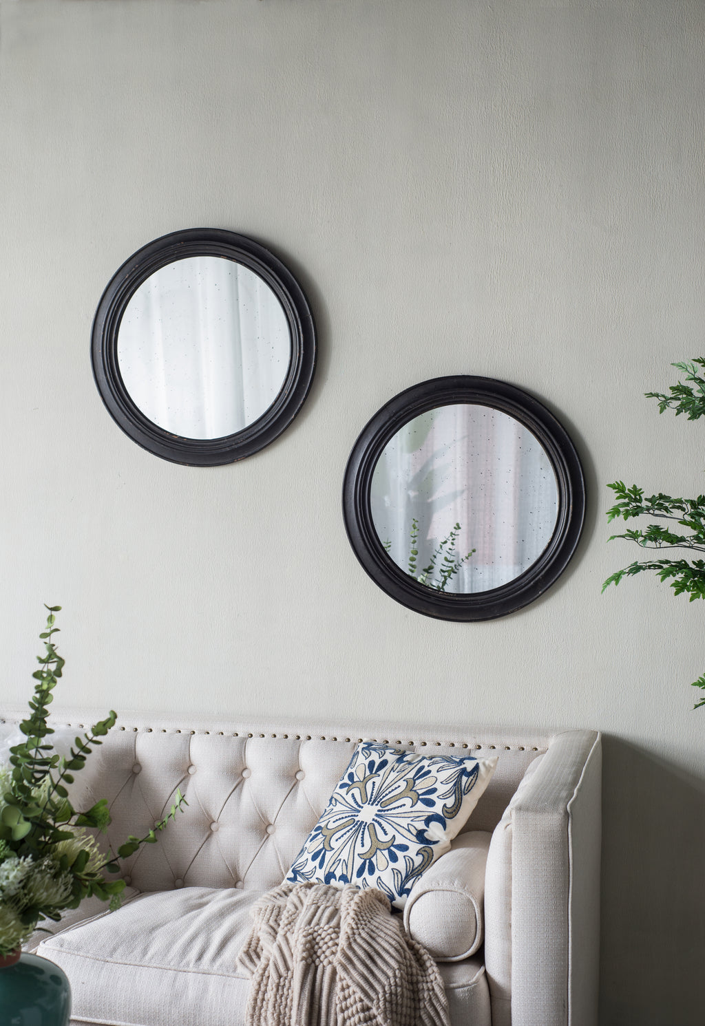 23.5" Circle Wall Mirror with Wooden Frame
