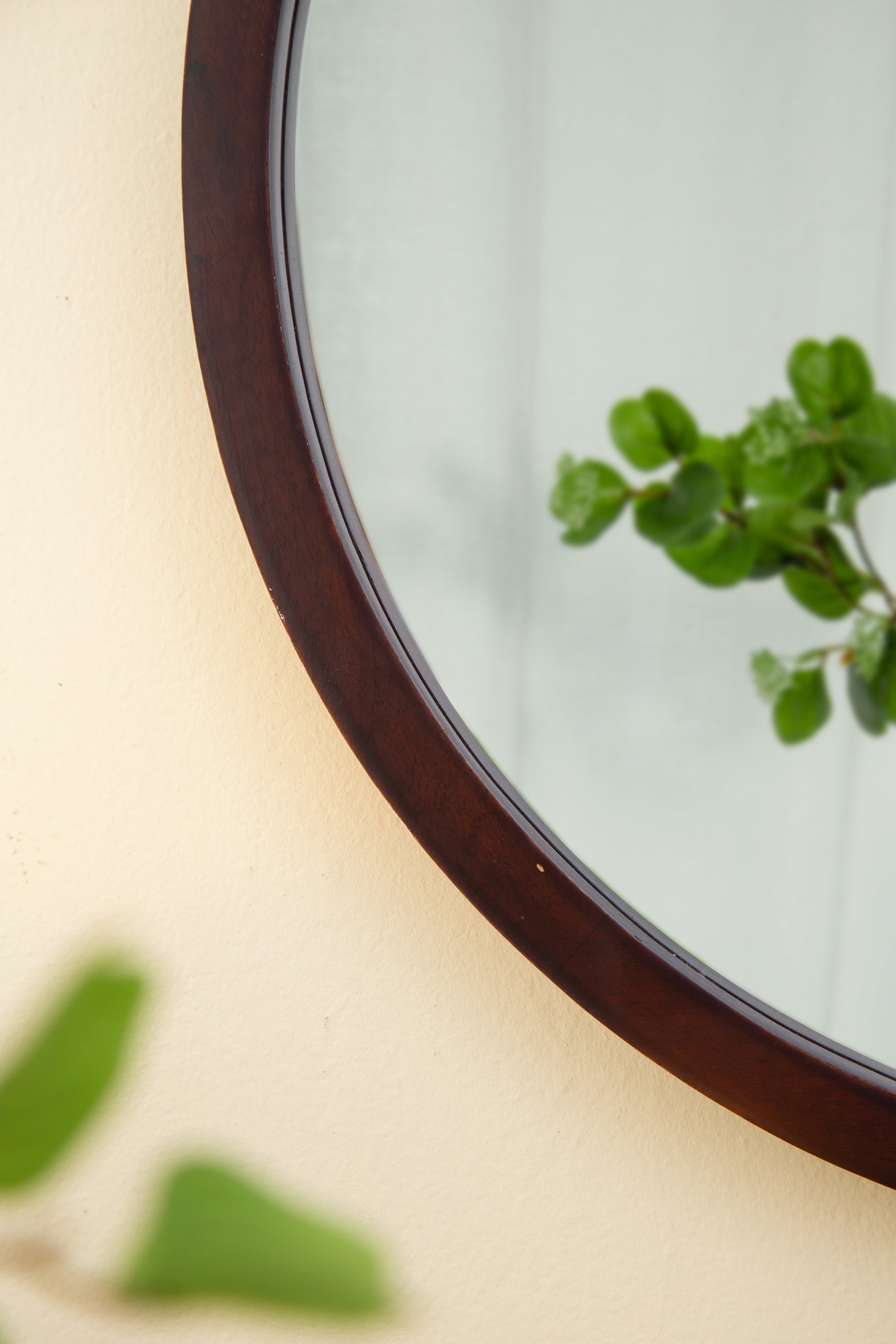 20" x 20" Circle Wall Mirror with Wooden Frame