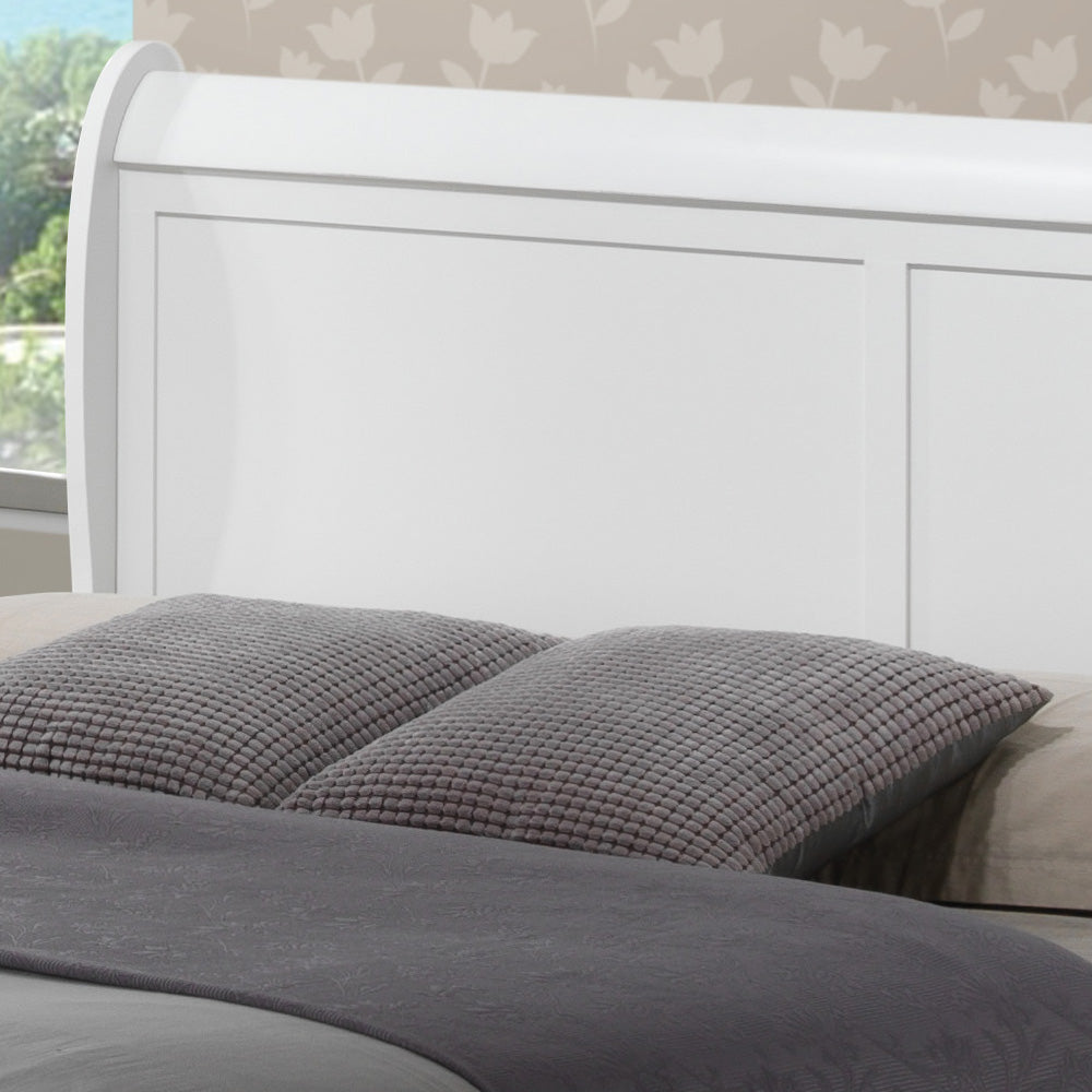 Elegant Traditional Full Bed in Crisp