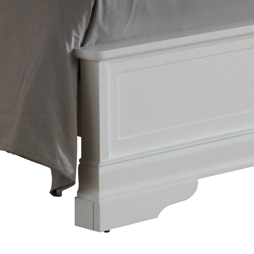 Elegant Traditional Full Bed in Crisp