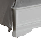 Elegant Traditional Full Bed in Crisp