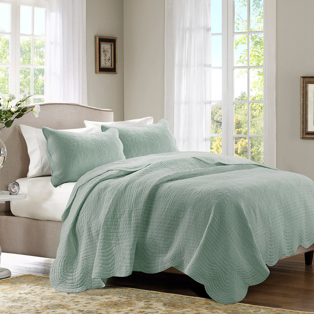 3 Piece Reversible Scalloped Edge Quilt Set - Seafoam