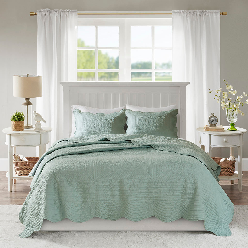3 Piece Reversible Scalloped Edge Quilt Set - Seafoam