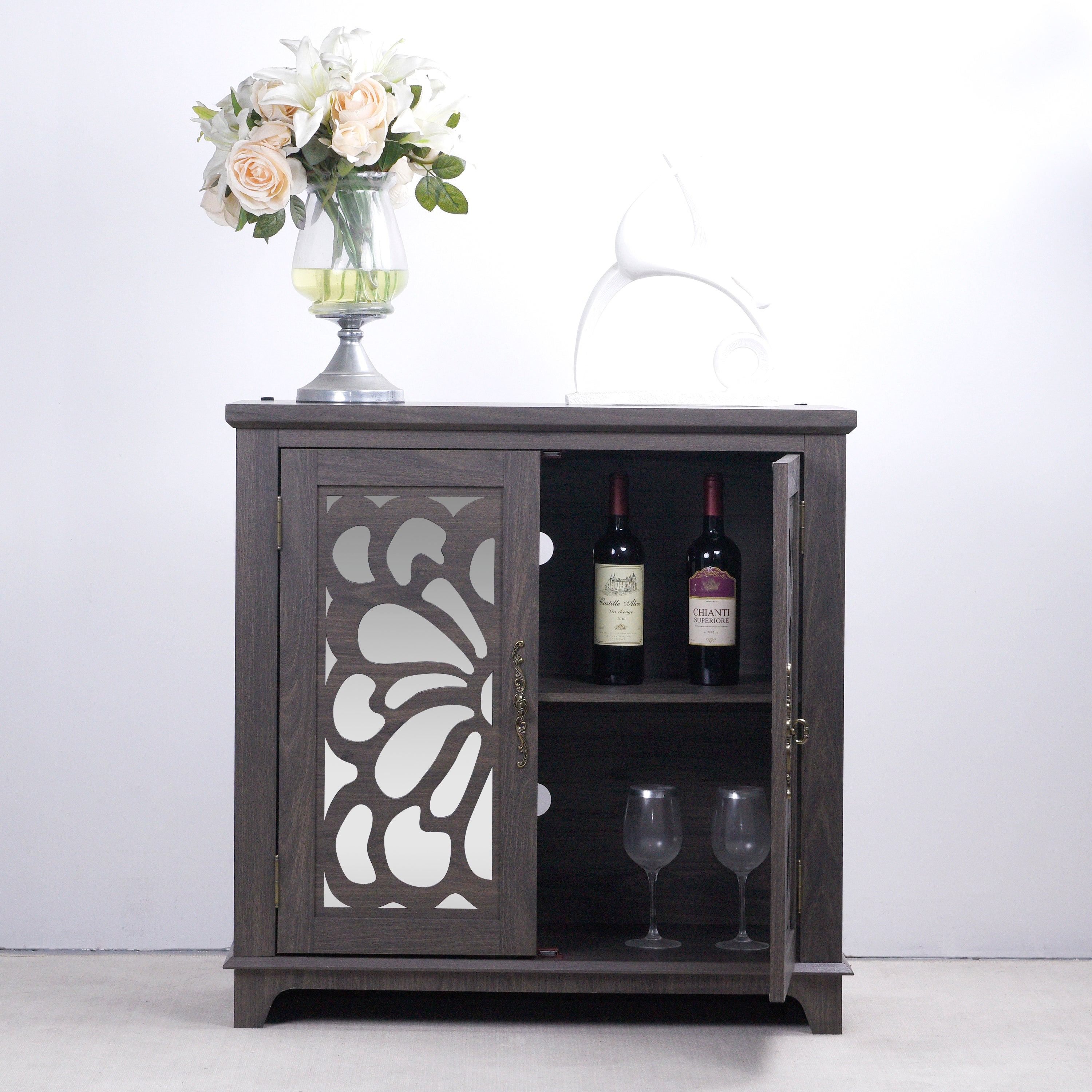 Elegant Sideboard with Mirrored Doors