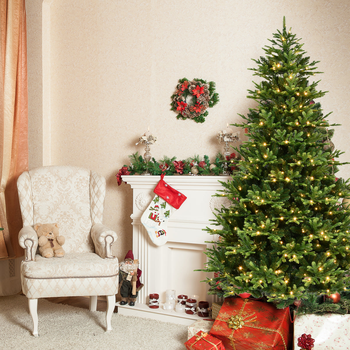 6-Foot Artificial Christmas Tree, Full Lush Shape, 1820 Tips, 350 Warm White LED Lights