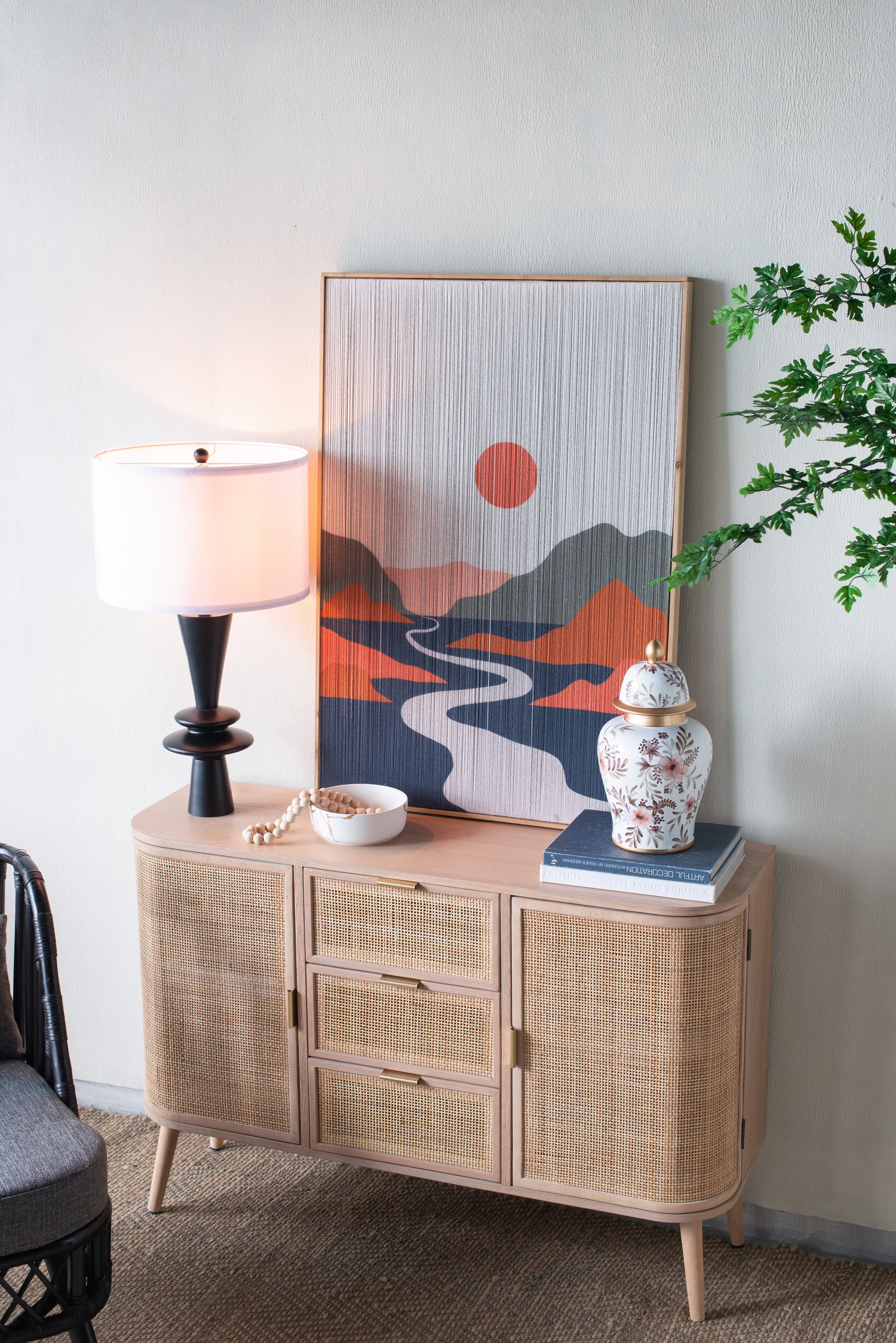 Stylish Black Table Lamp with Aluminum Construction