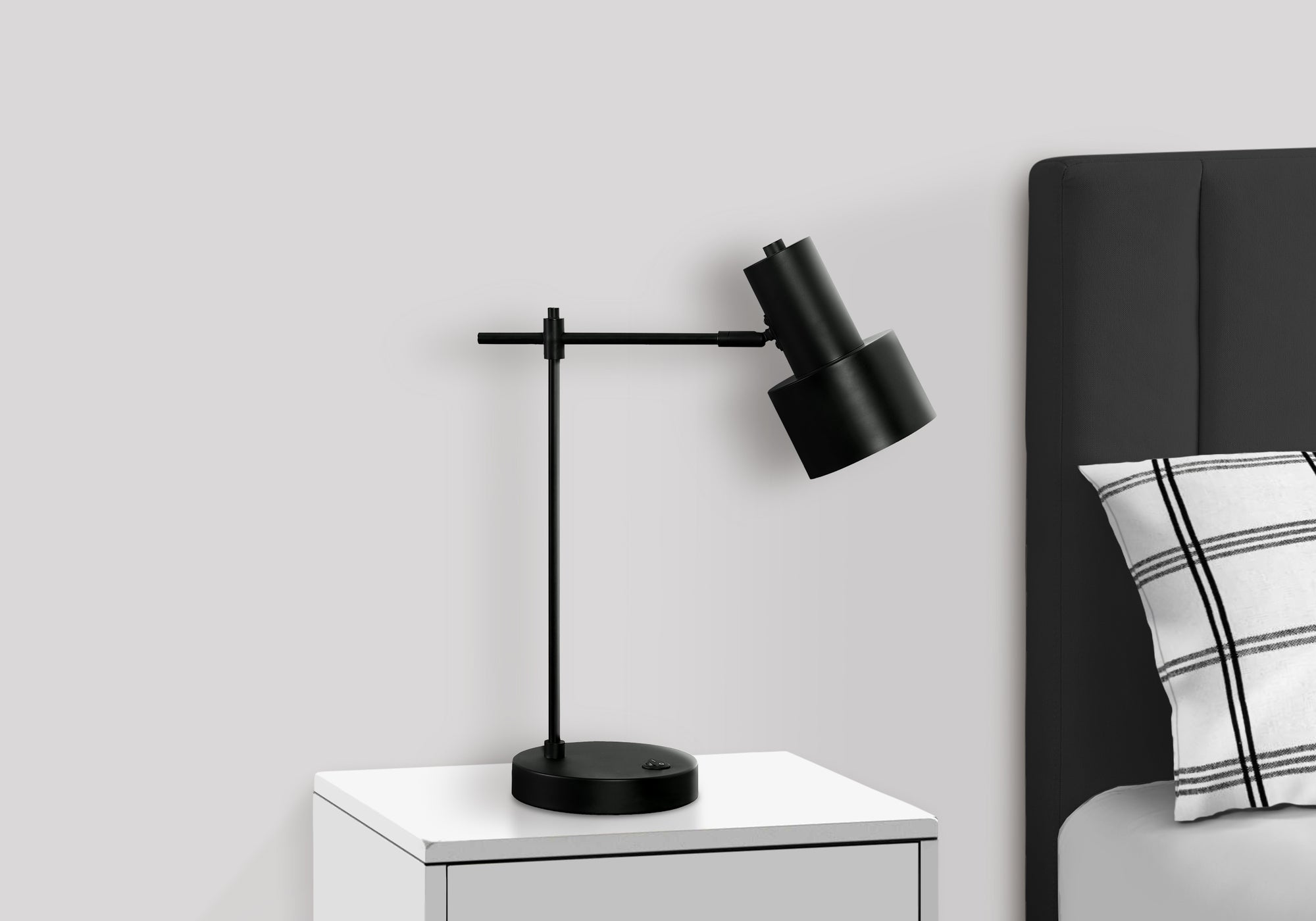 Modern Table Lamp With USB Port - 21"h