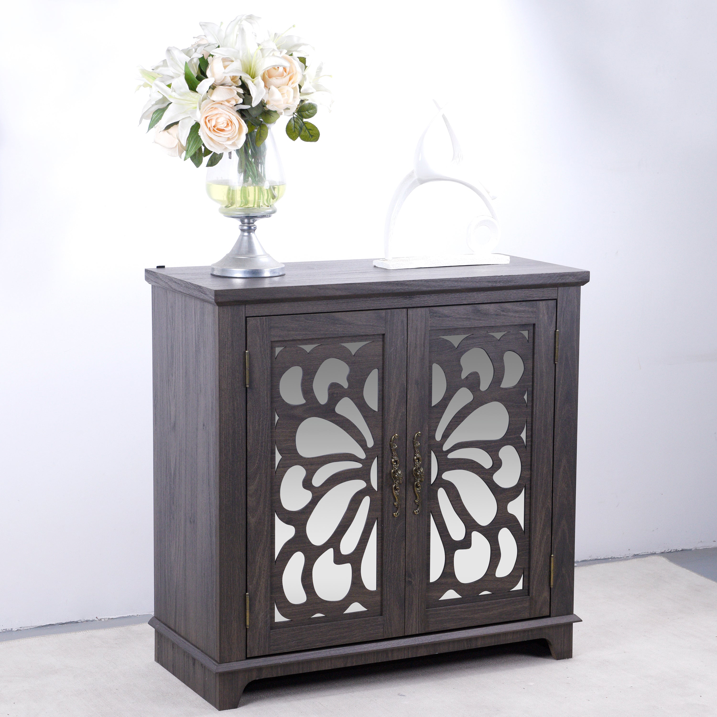 Elegant Sideboard with Mirrored Doors