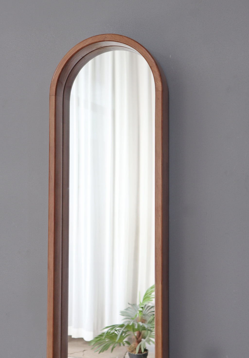 Decorative Rubber Frame Mirror with Elongated Oval Frame