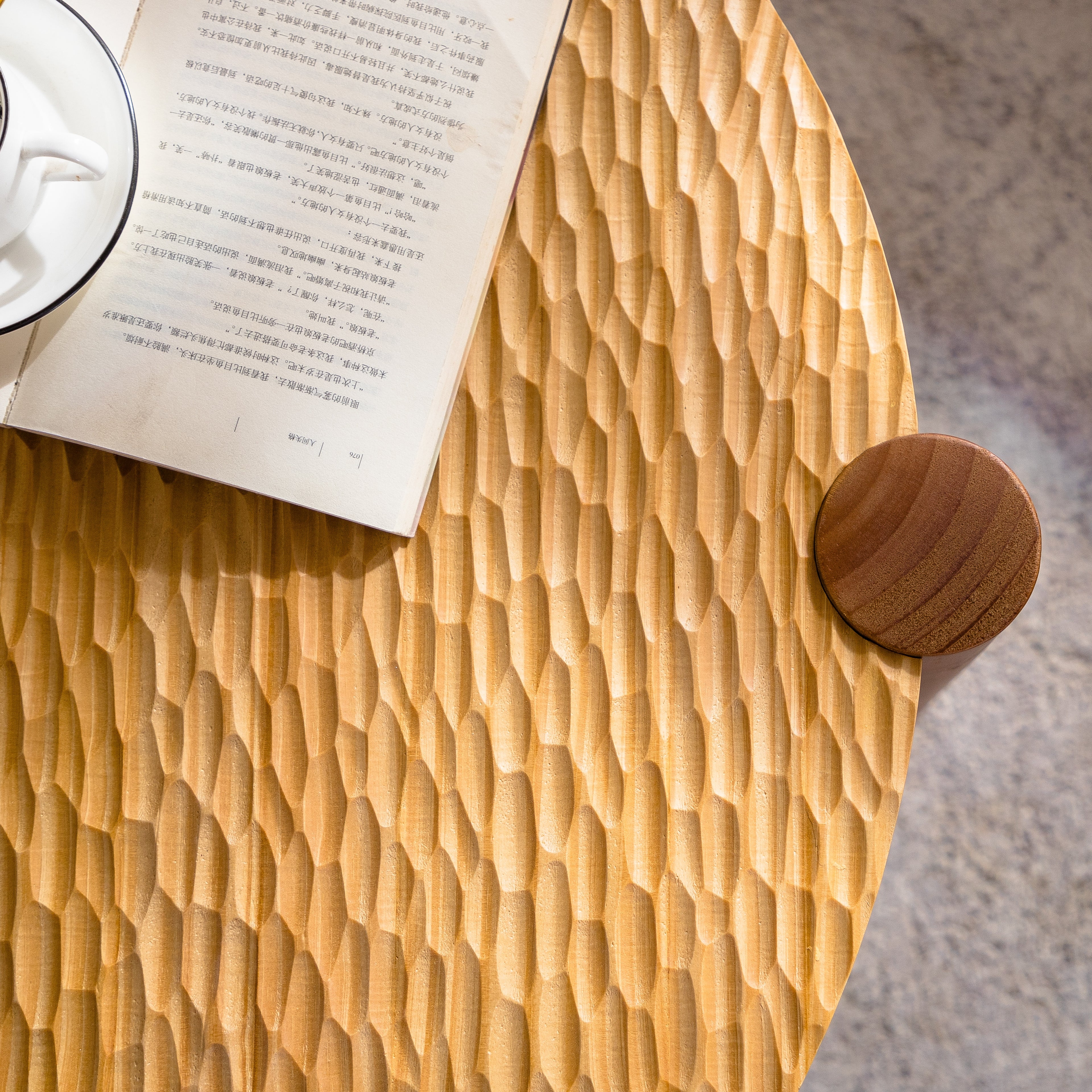 Round Coffee Table with Solid Wood for Living Room