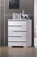 Modern Bedroom 5-Drawer Chest in White Finish