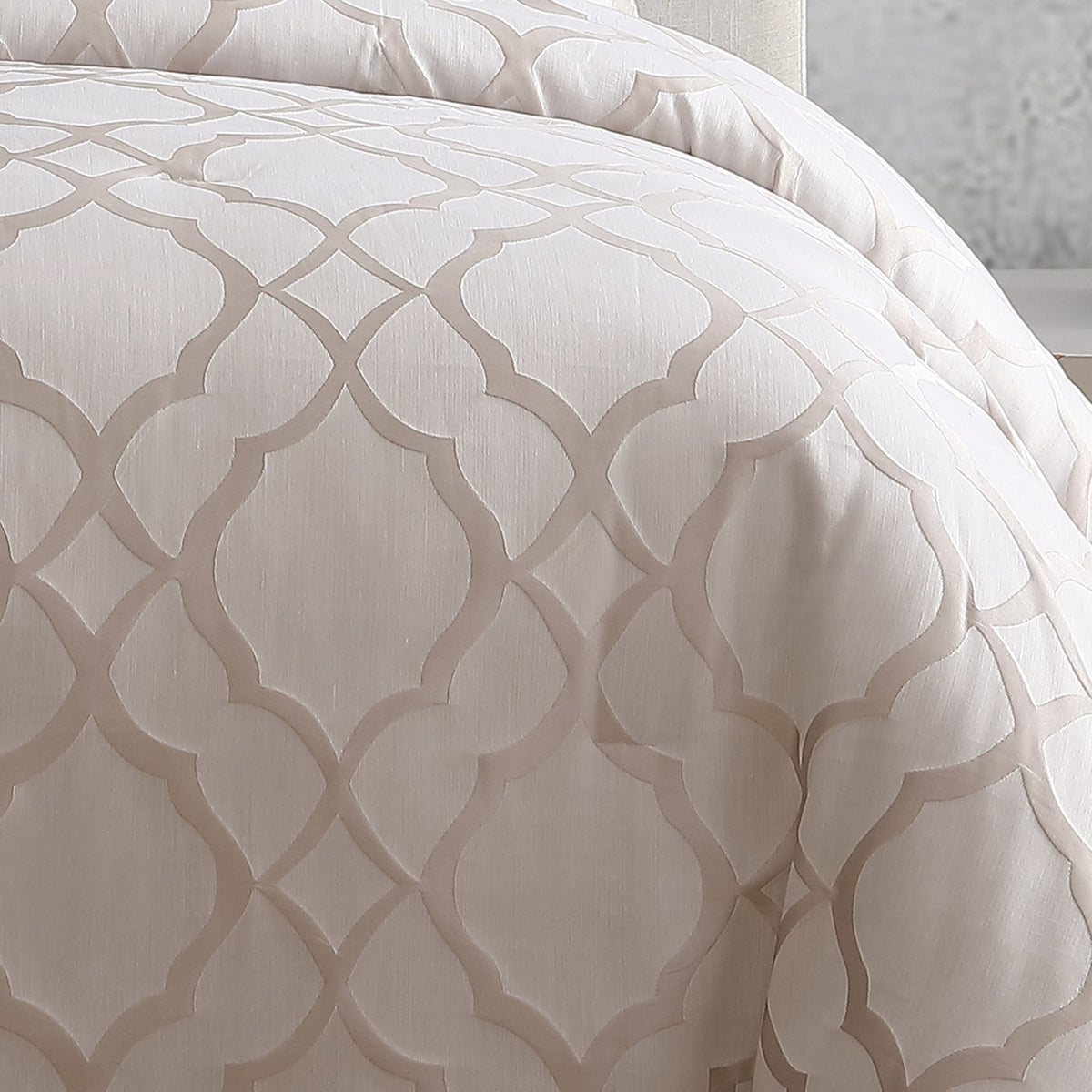 Tinley White/Silver 9 PC Queen