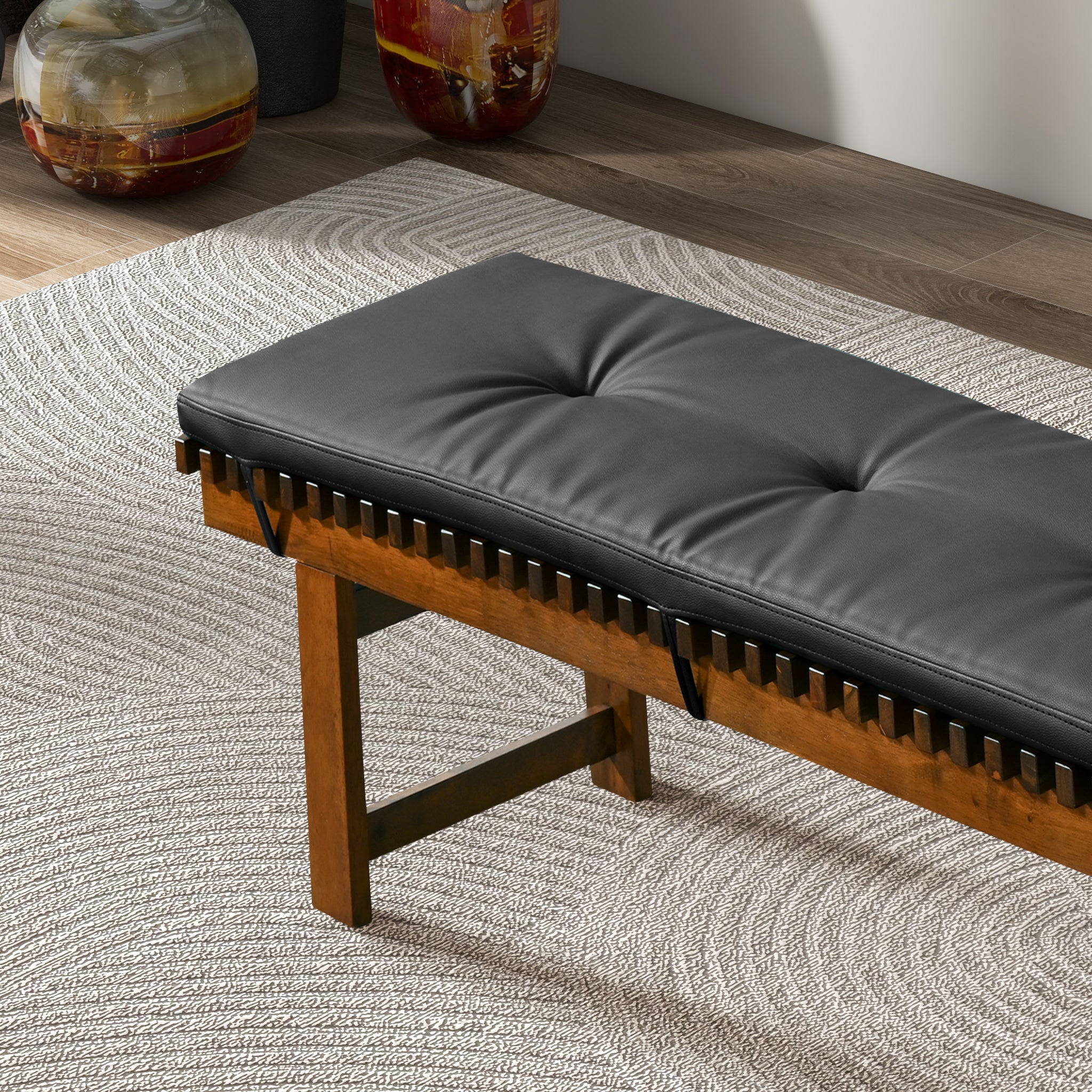 Lucia Bench