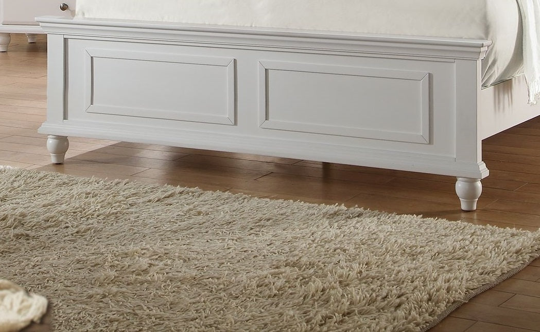 White Queen Size Bed & Nightstands Bedroom Set