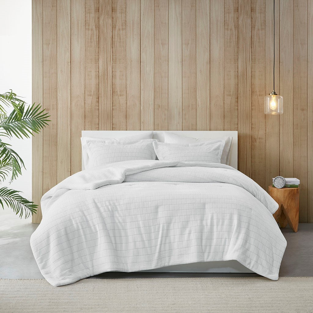 King/Cal King Plush to Sherpa Comforter Set