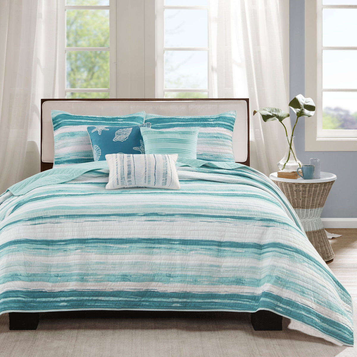 6 Piece Printed Quilt Set with Throw Pillows - Aqua Full/Queen