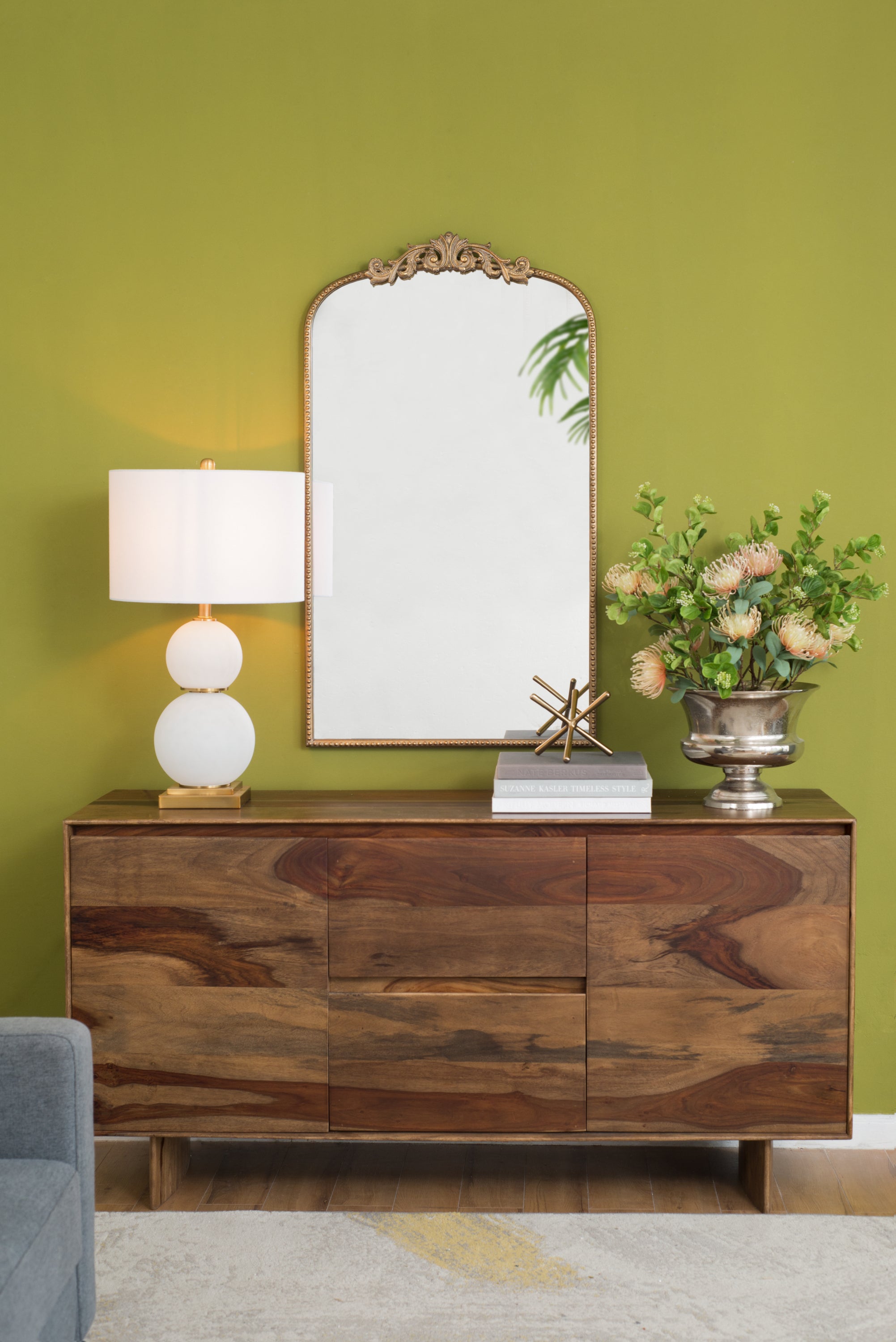 The Aurelia Mirror