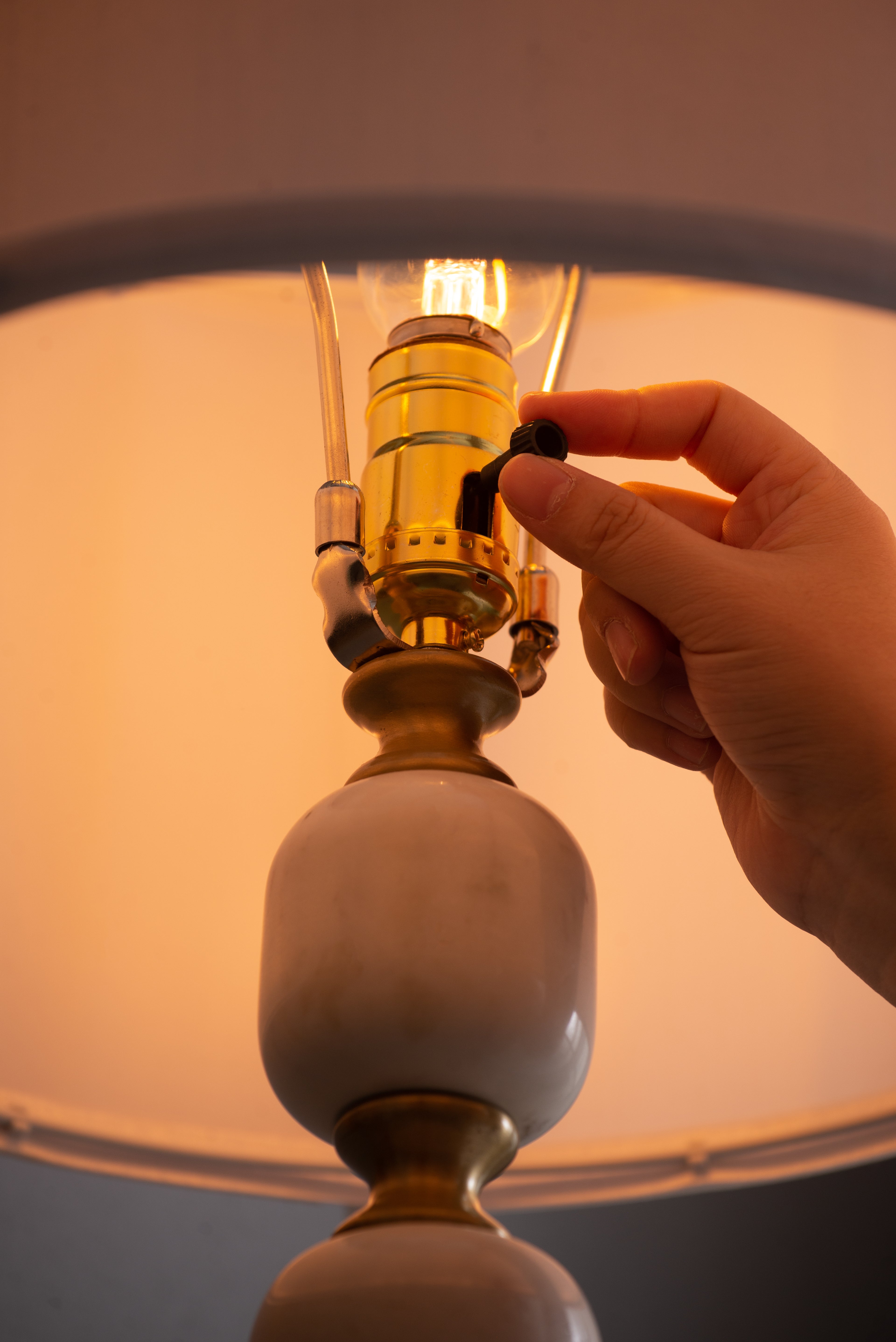 D15x26.5" Table Lamp