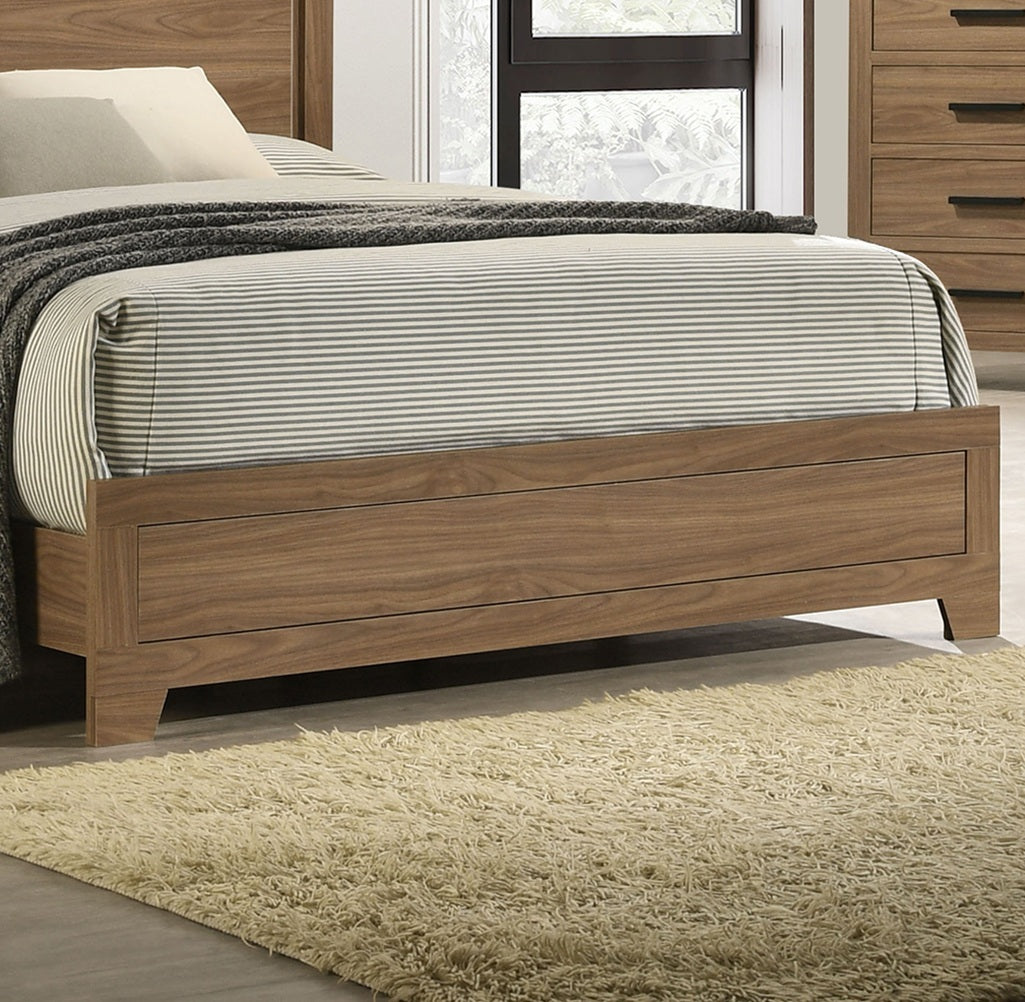 Walnut / Chestnut 3pc Queen Size Bedroom Set with Nightstands