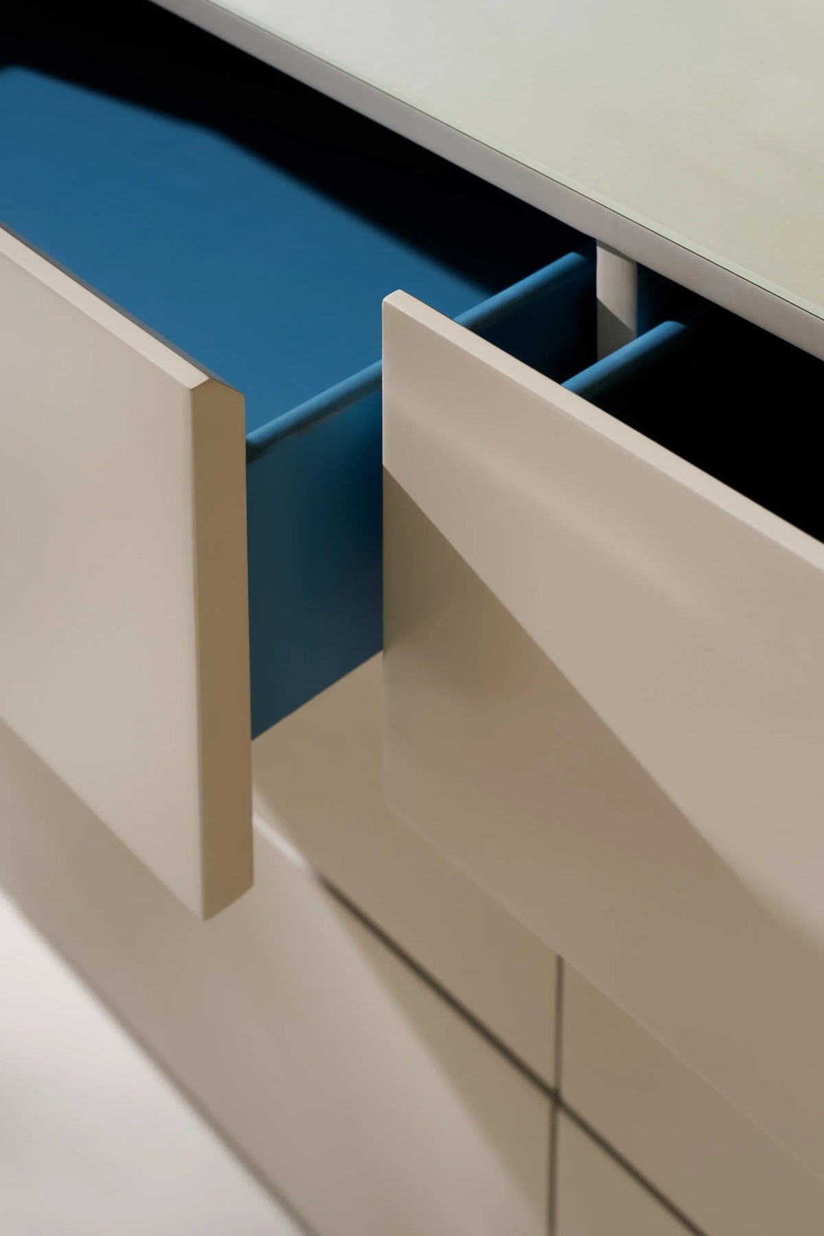 Atom Dresser