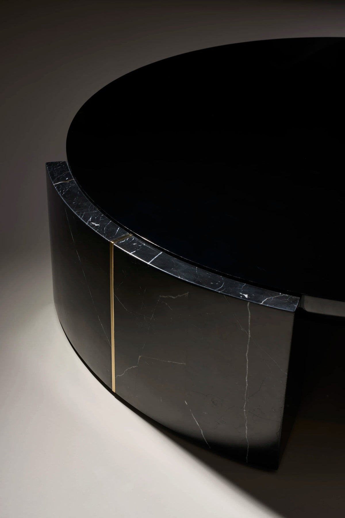 Overlap Round Cocktail Table
