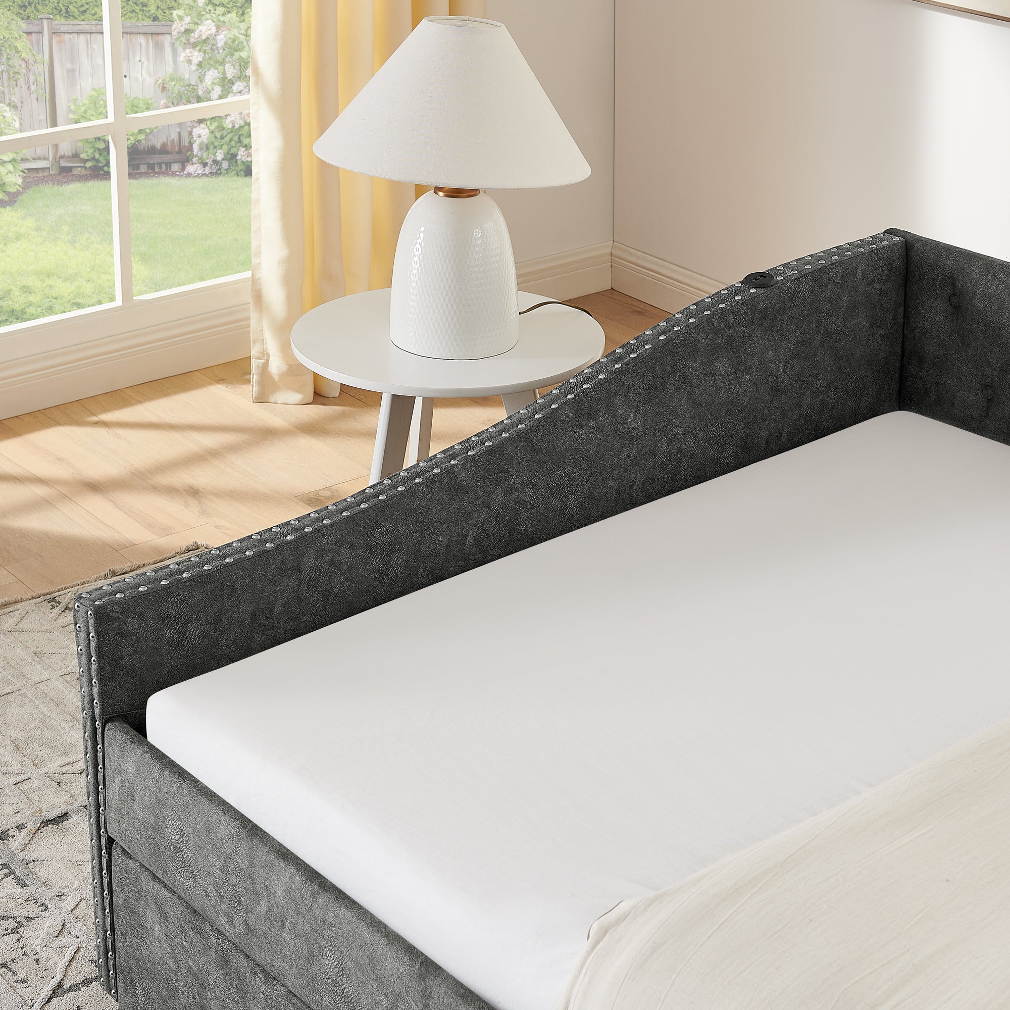 Full Size Daybed with USB Charging & Twin Size Pull-out Bed
