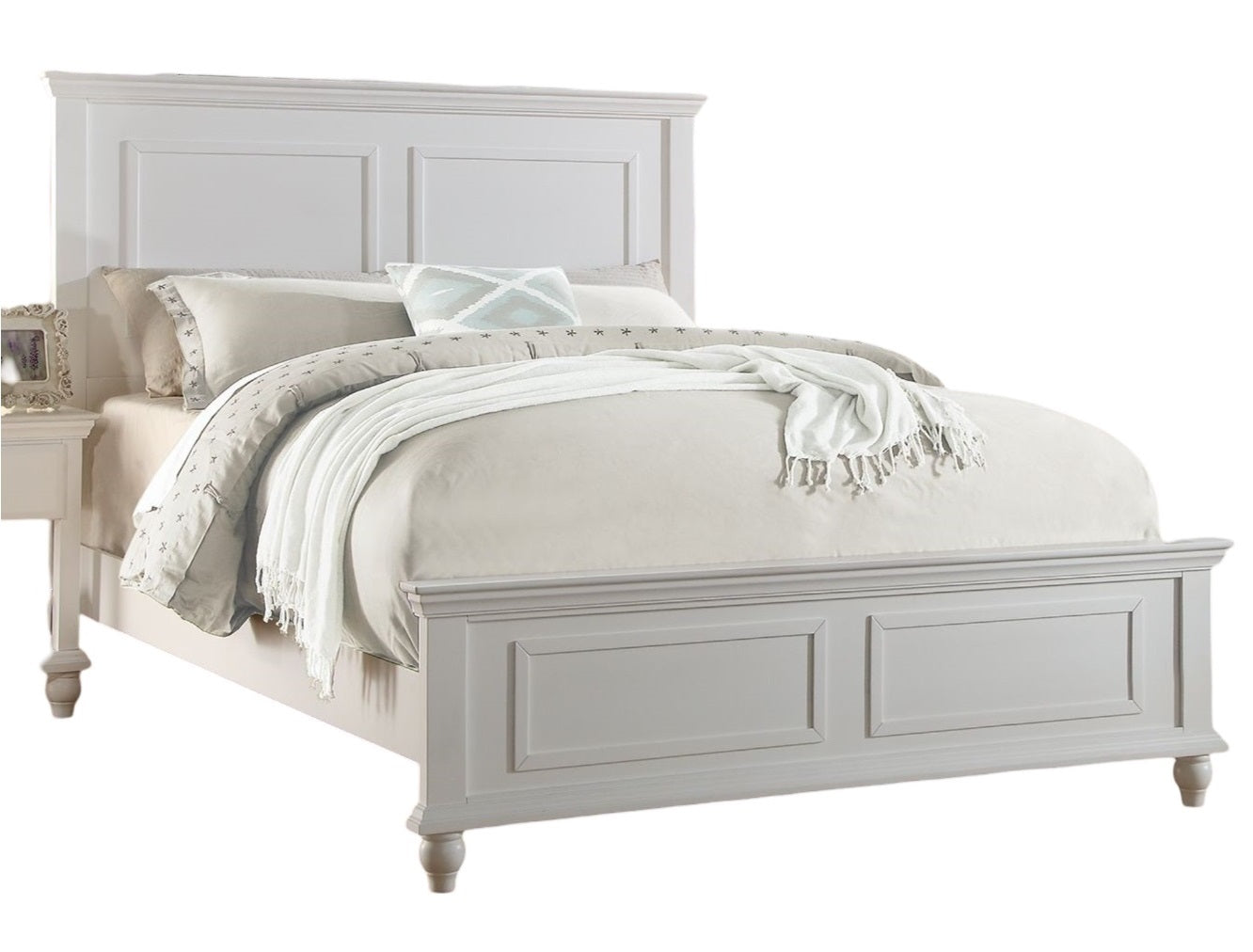 White Queen Size Bed & Nightstands Bedroom Set