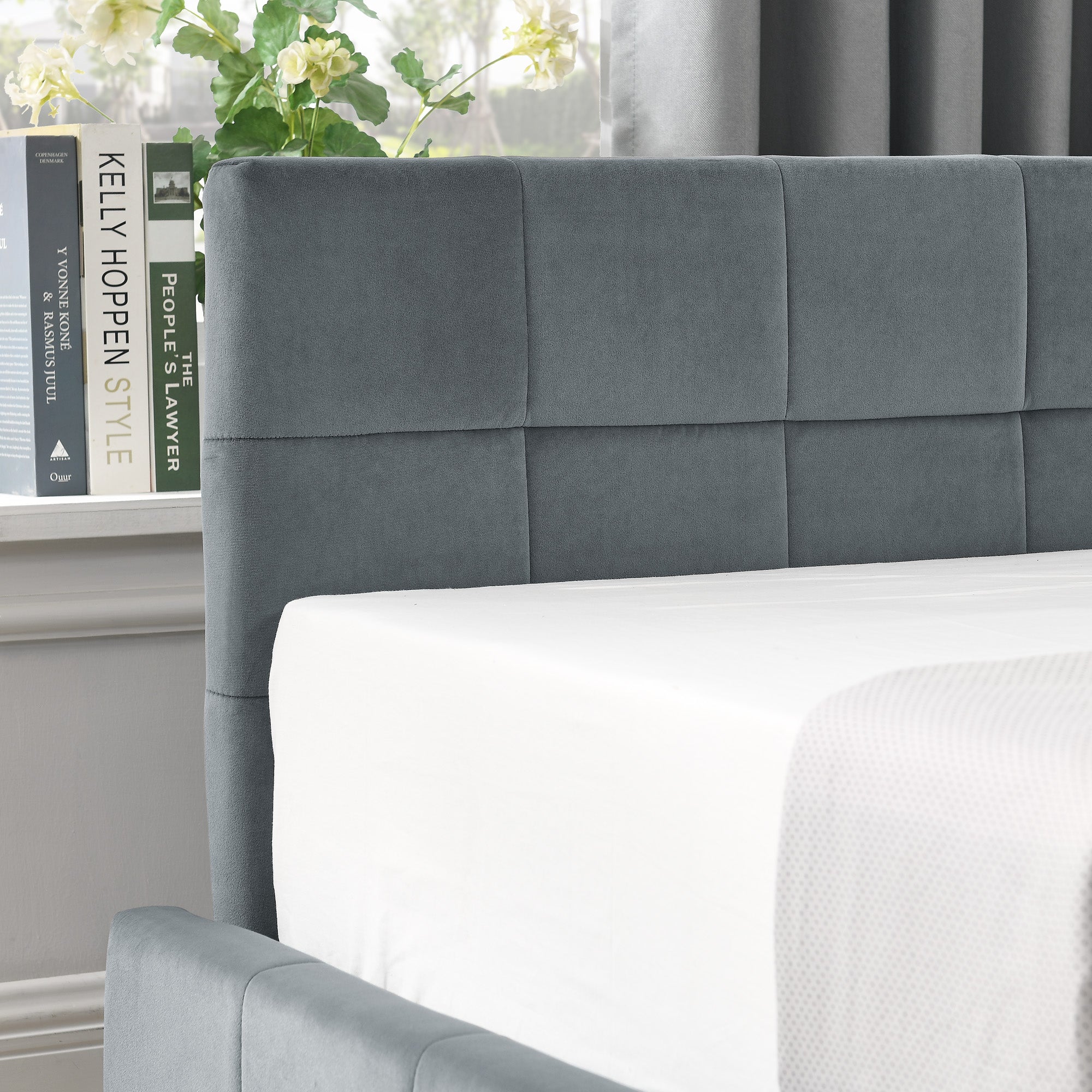 Full Size Storage Upholstered Tufted Bed Frame