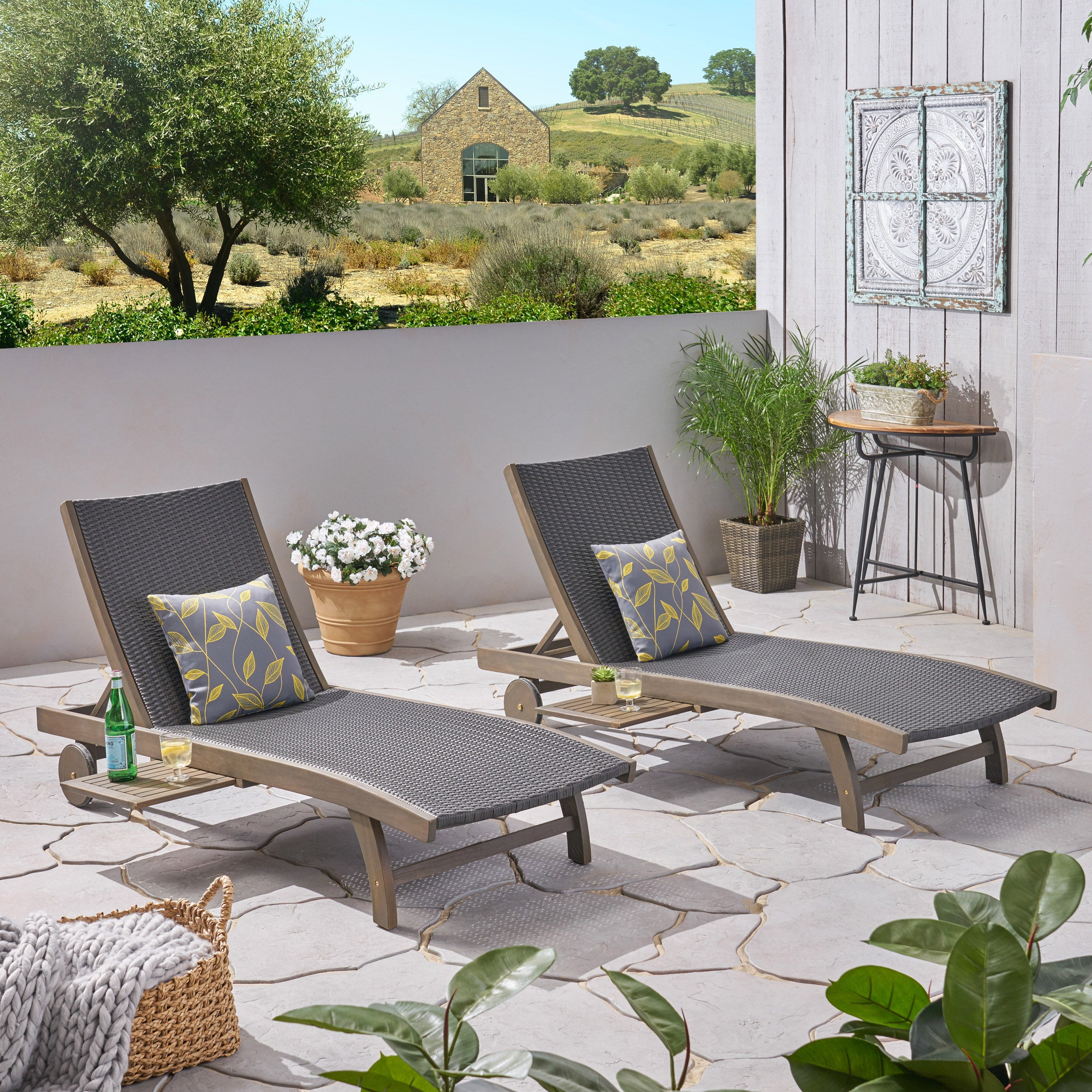 Banzai Chaise Lounge With Pull-Out Tray