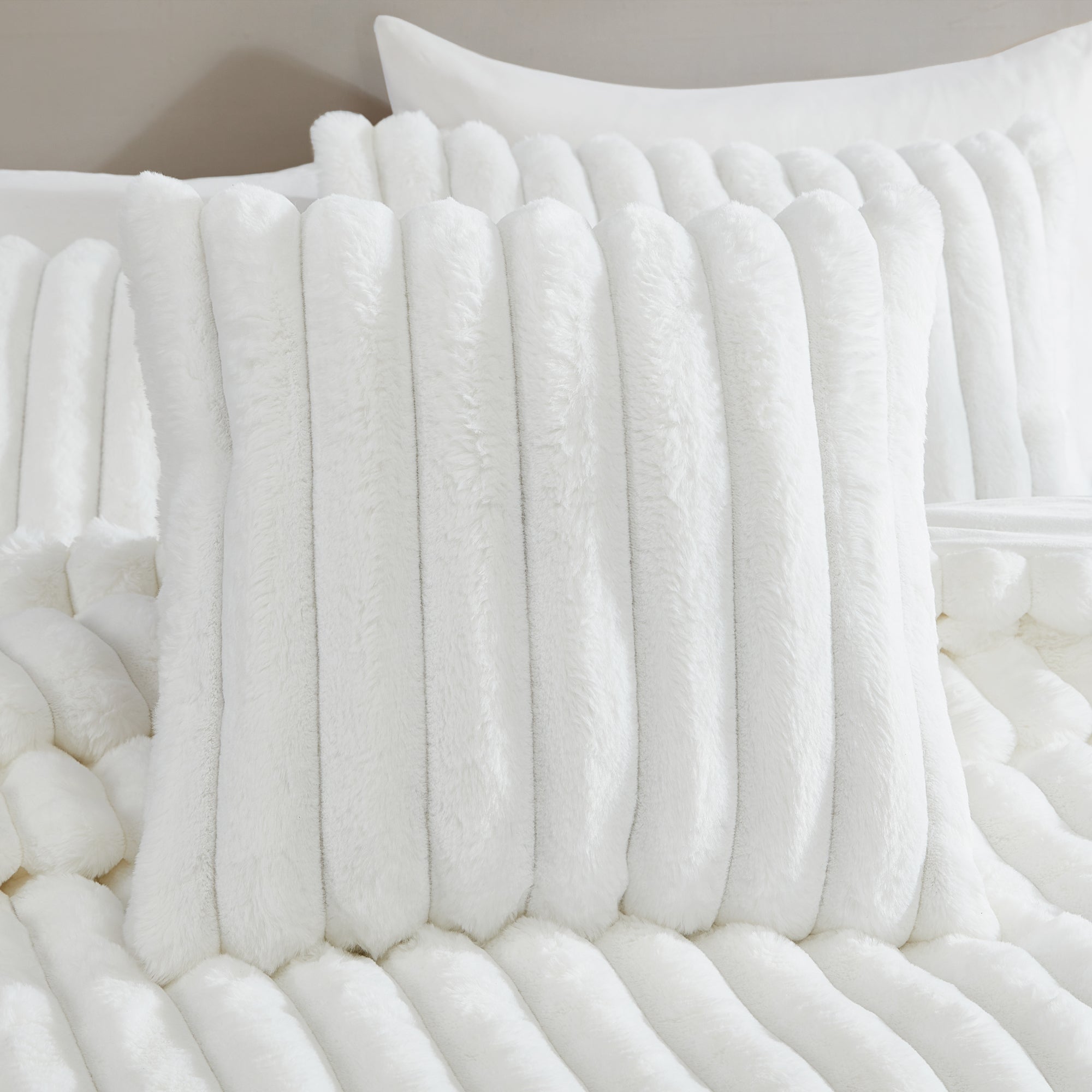 Everett 4-Piece White Micro Mink King Bedding Ensemble