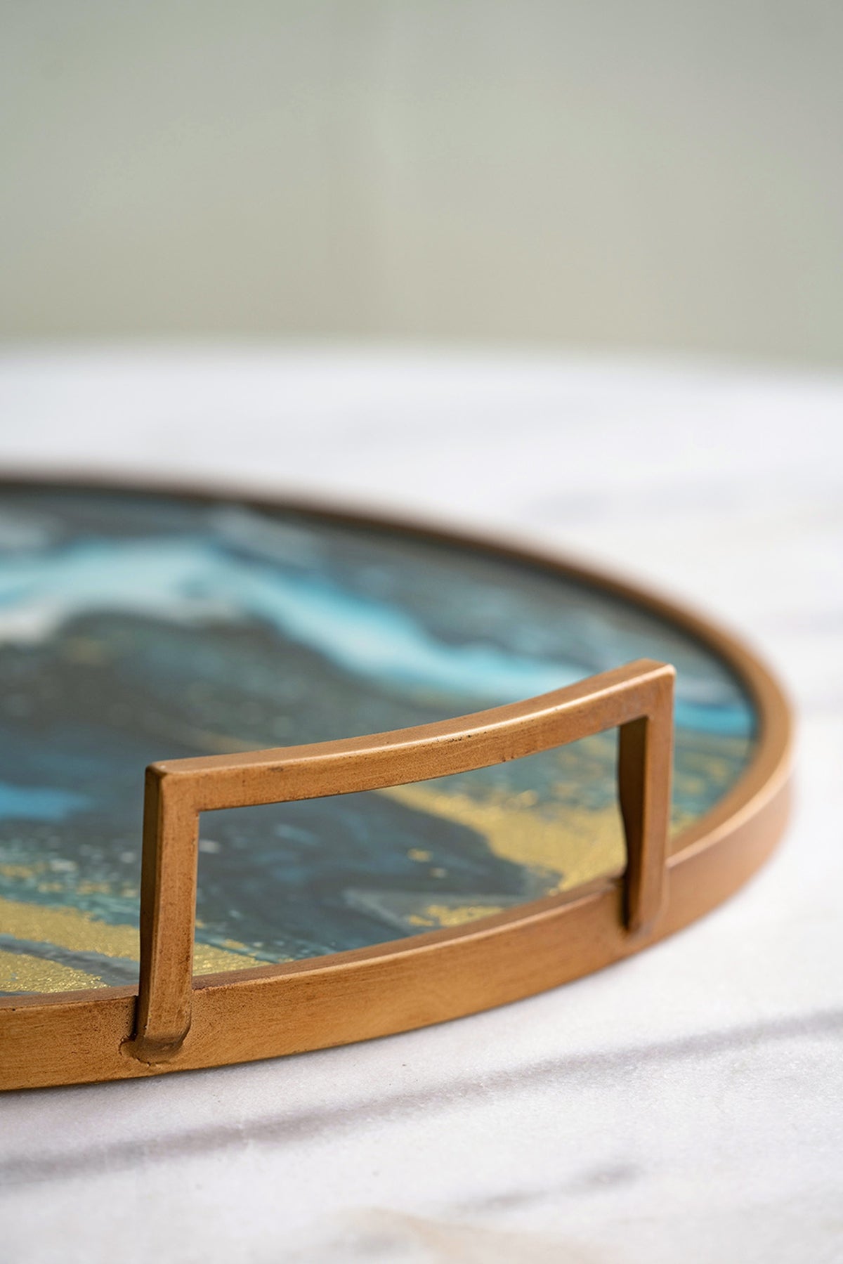 20.9 x 20.1 x 3.1" Round Accent Mirrored Tray