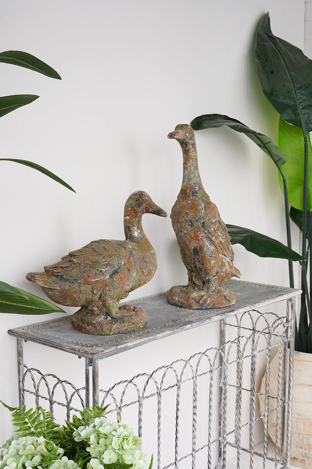 Farmhouse Duck Figurine, 12 x 8.3 x 23 Inches, Magnesium Oxide