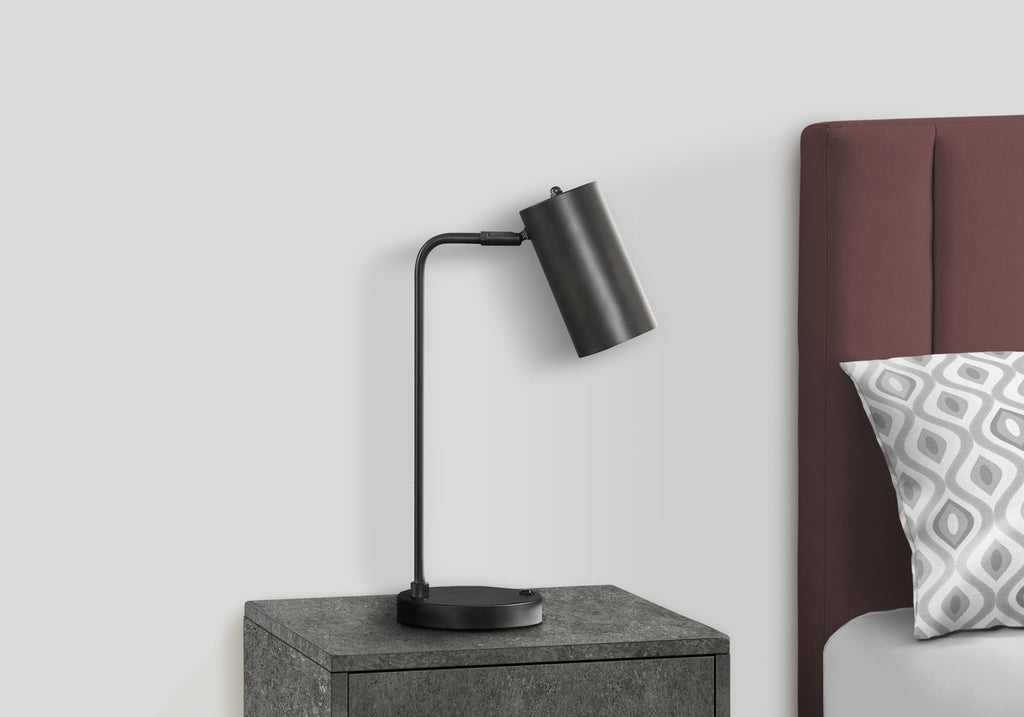 18" Table Lamp with USB Port