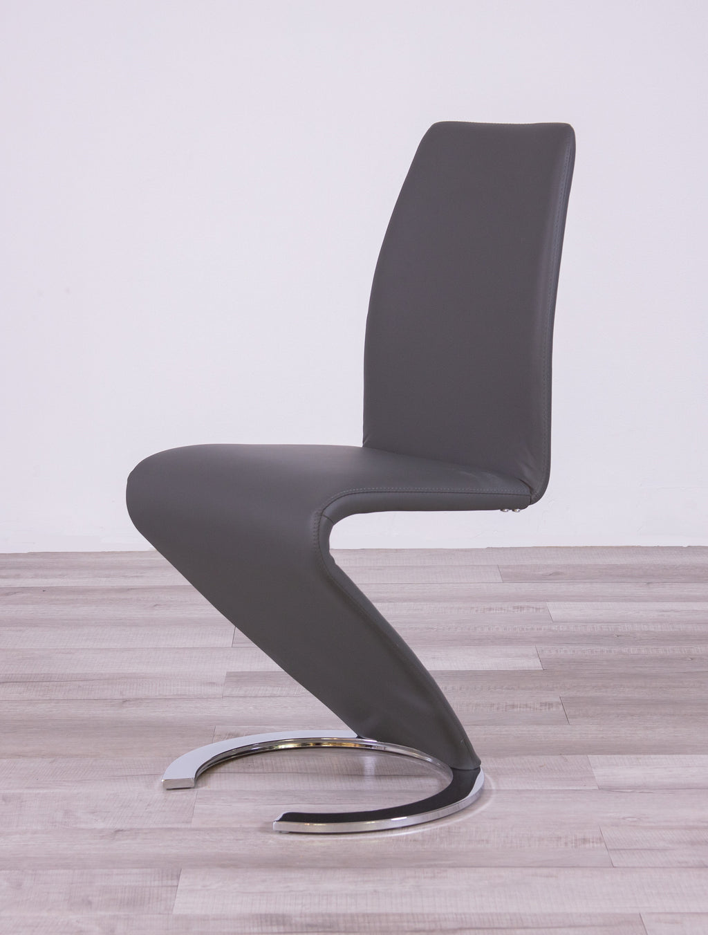 Marcus Horseshoe Dining Seat