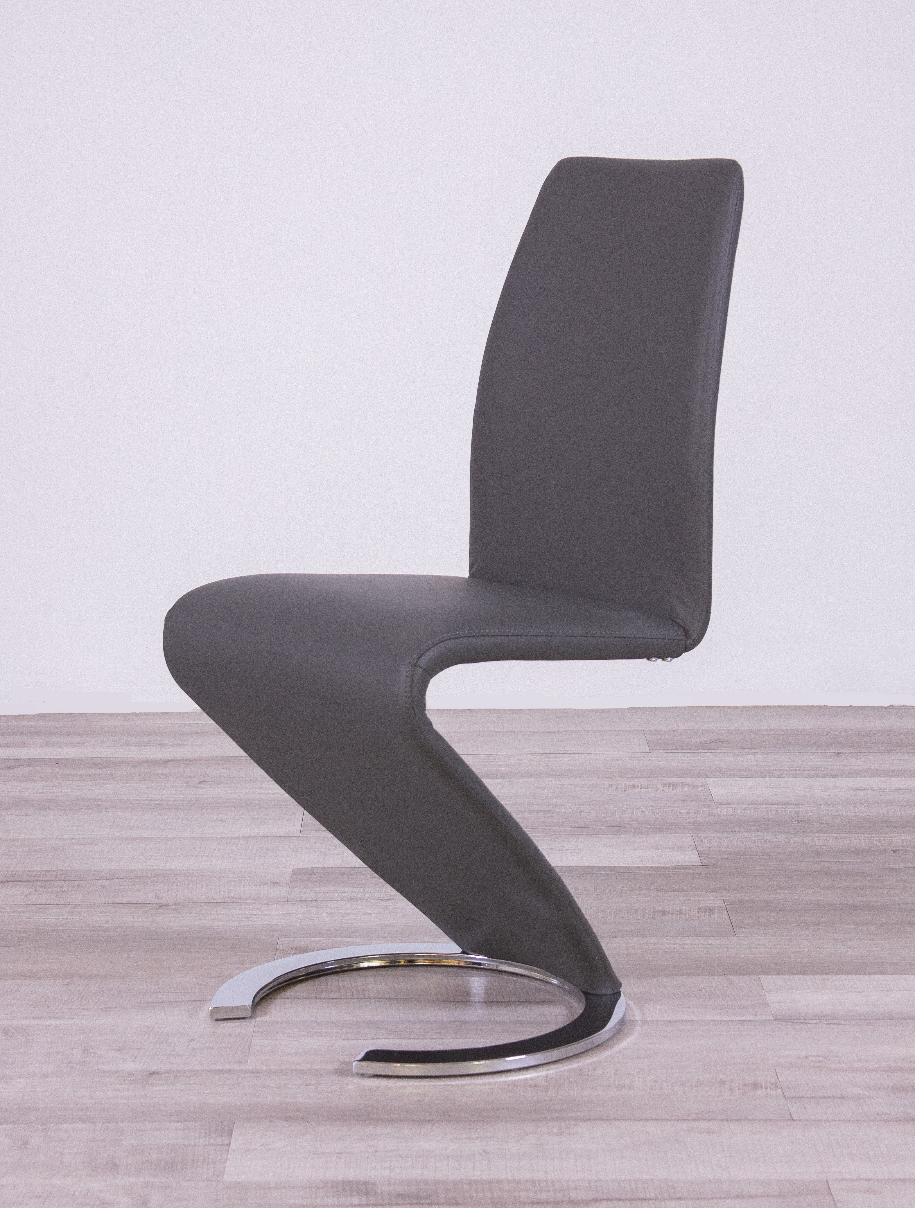 Marcus Horseshoe Dining Seat
