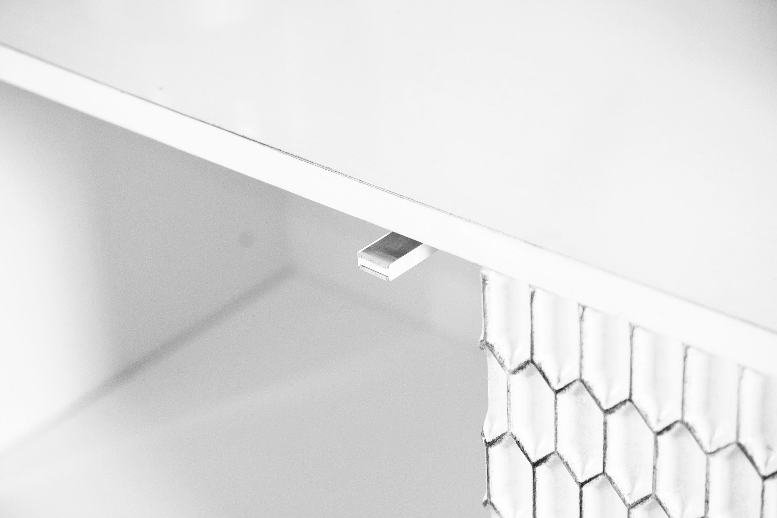 Gambon 2-door Wood Honeycomb Pattern Accent Cabinet White-CoasterElevations