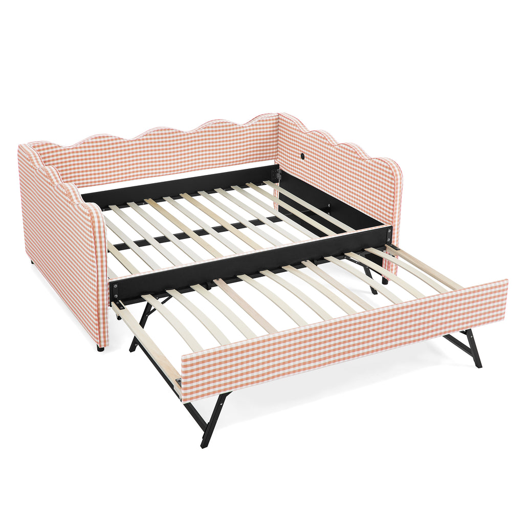 Full Size Cozy Gingham Daybed with Twin Size Trundle